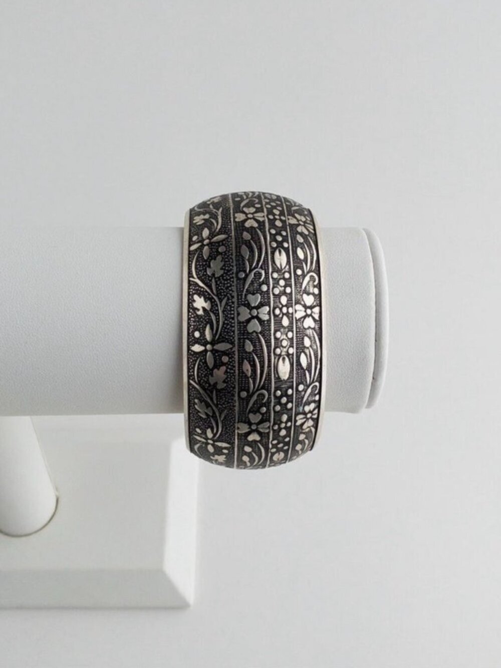 Vintage Silver Plated Wide Floral Engraved Cuff Bangle Statement Bracelet - Picture 4 of 13